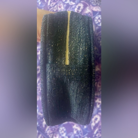 CHANEL Beauty Bag - Picture 4 of 7